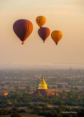 Heissluftballone über Bagan, Myanmar