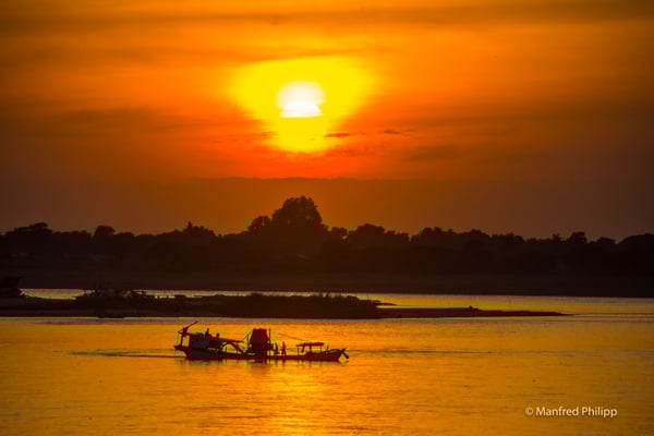 Sonnenuntergang auf dem Irrawadd, Myanmar