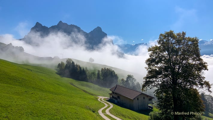 Nebelbank vor den Mythen