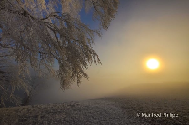 Wintersonne im Nebel