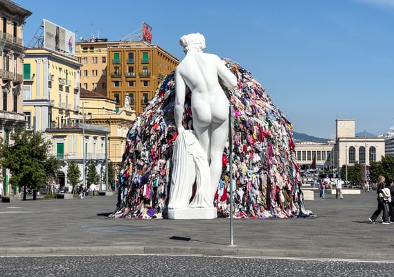 Denkmal in Neapel für die Flüchtlinge