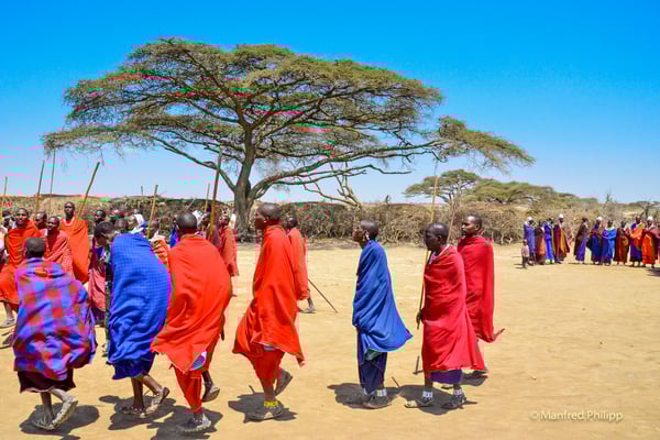 Massais in der Nähe der Sergengeti