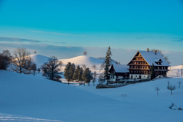 Bauernhof bei Menzingen an einem Winternachmittag