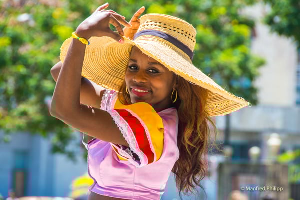 Strassenkünstlerin in Havanna, Kuba