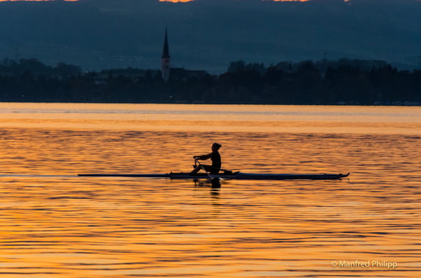 Rudern im letzten Abendlicht