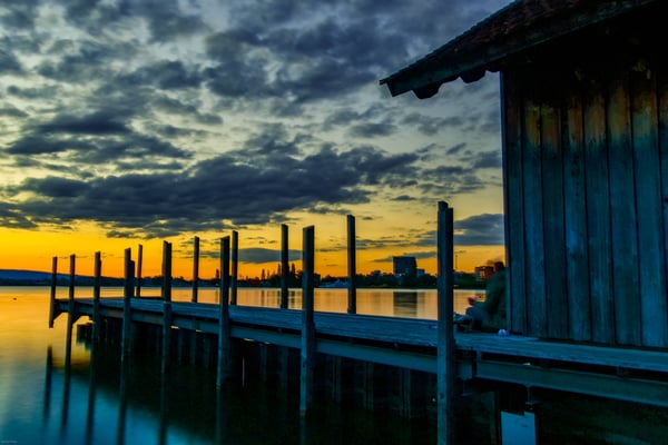 Bootshaus im Abendlicht