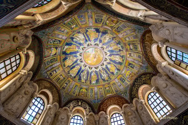 Römisches Deckenmosaik im Baptisterium von Neon in Ravenna, Italien