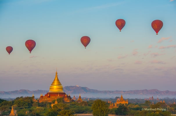 Heissluftballone über Bagan, Myanmar