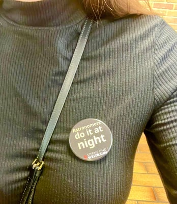 Sarah von Neuburg mit dem Nerd-Button! 