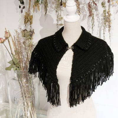 black victorian capelet, black spider capelet, halloween