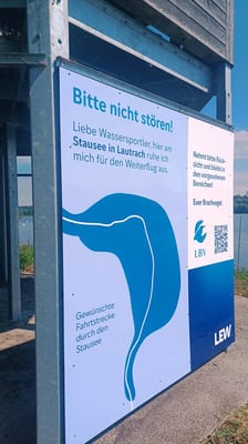 Hinweisschild Kardorfer Stausee. Foto: Hermann Kunze