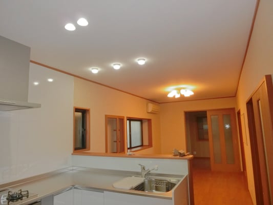 ケイプラスの施工事例〜キッチンのリノベーションでオープンな対面型キッチンに