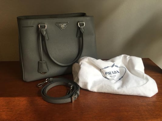 Borsa Prada “Galleria” in pelle Saffiano.