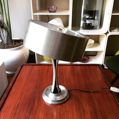Lampada da tavolo orientabile mod. 790 di Oscar Torlasco produzione Lumi, Milano