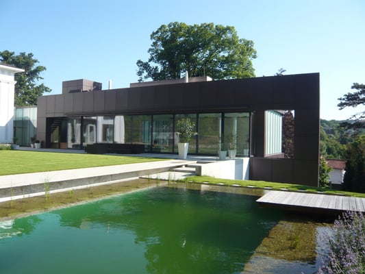 Geometrischer Schwimmbiotop - Foto © Knauer Architekten