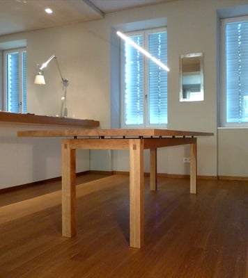 Esstisch-Eiche massiv/Nirosta, Wien-A, 2012 - Foto © Knauer Architekten