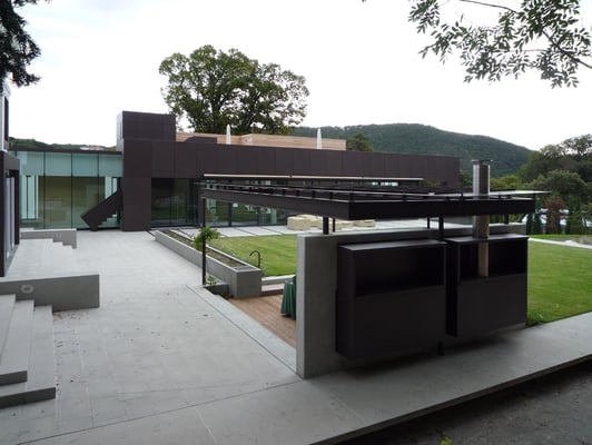 Sommerküche/Pergola/Essplatz: Stahl pulverbeschichtet/Glas/Nirosta - Foto © Knauer Architekten