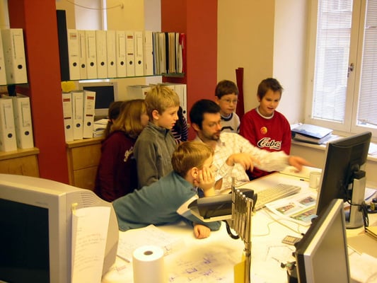 Atelierbesuch einer Volksschulklasse - Foto © Knauer Architekten