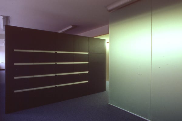 Schrankelement als Raumteiler (Besprechungszimmer) - Foto © Knauer Architekten