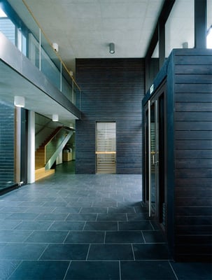 Zweigeschoßige Eingangshalle; Foto © G. Zugmann