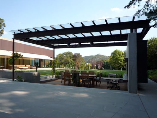 Sommerküche/Pergola/Essplatz: Stahl pulverbeschichtet/Glas/Nirosta - Foto © Knauer Architekten