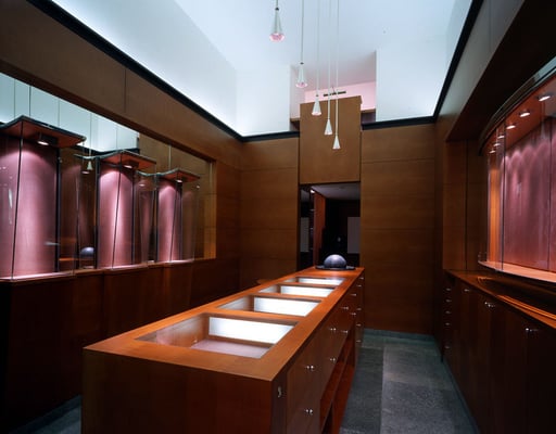 Innenansicht Blickrichtung Büro mit einem in die Galeriebrüstung integrierten Arbeitsplatz - Foto © G. Zugmann