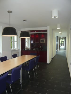 Küche: Holzwerkstoffplatten furniert - Foto © Knauer Architekten