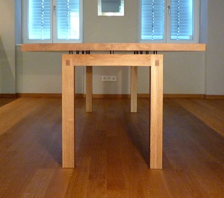 Esstisch-Eiche massiv/Nirosta, Wien-A, 2012 - Foto © Knauer Architekten