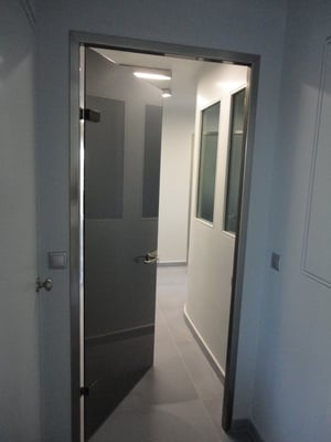 πόρτα με γυαλί και χρώμα, χρωματιστό γυαλί για πόρτα τζάμι Ιορδανίδης αργυρούπολη