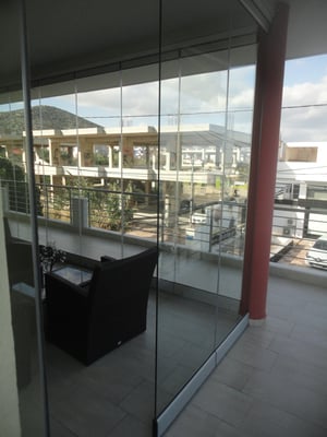 γυάλινη βιτρίνα εσωτερικού χώρου, γυάλινες βιτρίνες εξωτερικού χώρου