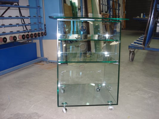 γυάλινη κατασκευή για κάβα, κοσμηματοπωλείο, βιτρίνα αλεξίσφαιρη για κοσμηματοπωλείο, ιορδανίδης τζαμάς αλεξίσφαιρα τζάμια σε κάθε κατασκευή