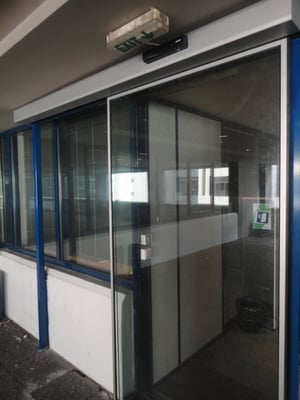 Αλεξίσφαιρο τζάμι για κατάστημα, αλεξίσφαιρες βιτρίνες καταστήματος