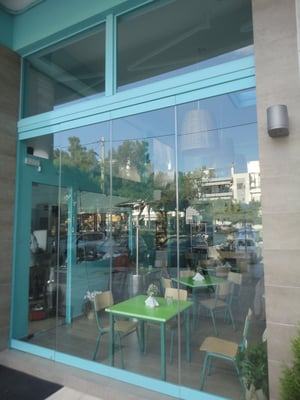 Βιτρίνα εσωτερικού χώρου καταστήματος ιορδανίδης τζάμια κρύσταλλα