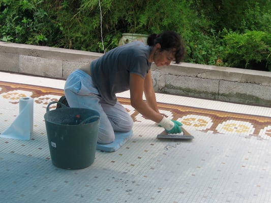 jointoiement de la mosaïque.