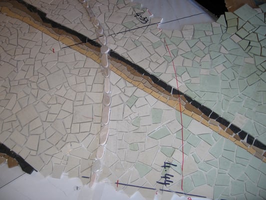 détail de la mosaïque en cours de réalisation