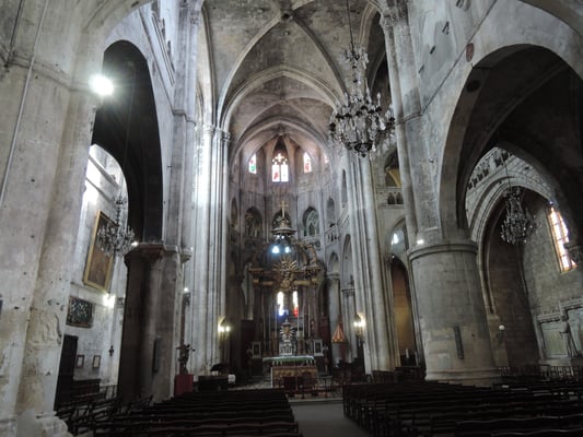 vue sur l'intérieur de l'église St.Paul à Narbonne