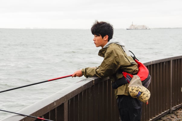 「ミシガン」を眺めながら、お魚釣り
