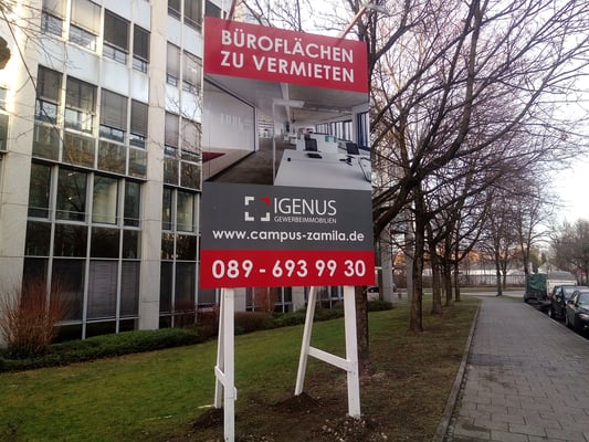 Holz Bauschild München beleuchtet 2x3m