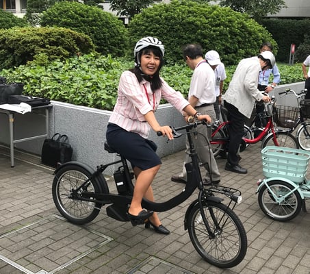 著者もMaaSwo体験、経済産業省内コースを走ります