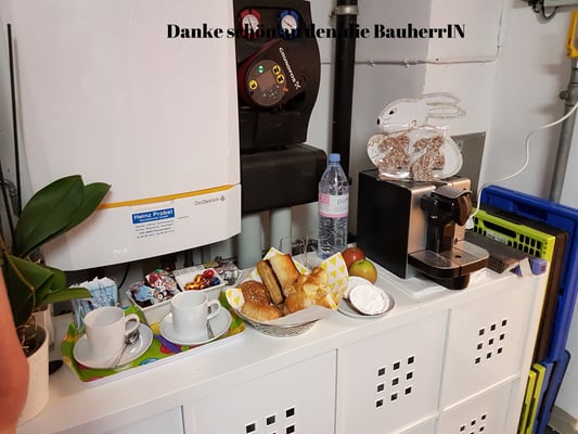 Vom AuftraggeberIn zum z'Morge bekommen. Danke vil mol!