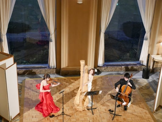 オークラアカデミアパークホテルにて：大晦日演奏