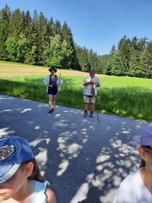 Die Tiere werden an die Kinder verteilt