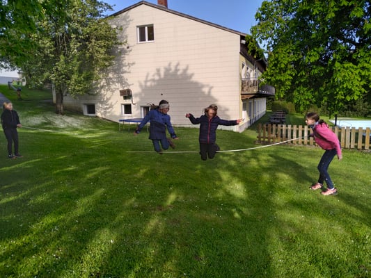 Oder Seil gesprungen. Keiner hatte Langeweile.