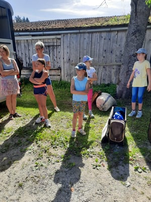 Warten... bis das Gepäck verladen und die Tiere startklar sind