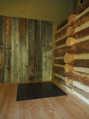 ...eingelassene Eisenplatte für den Ofen