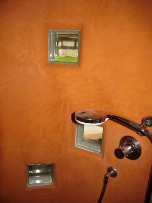 Duschspirale mit Waschtisch und Badewanne, komplett in Tadelakt