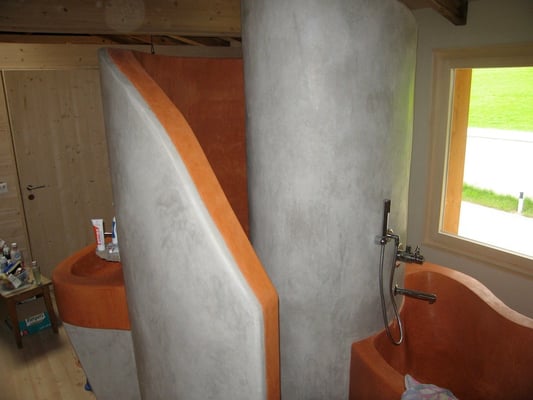 Duschspirale mit Waschtisch und Badewanne, komplett in Tadelakt