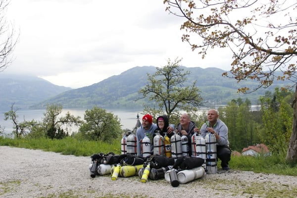 Tauchergruppe nach erfolgreichem Tauchgang