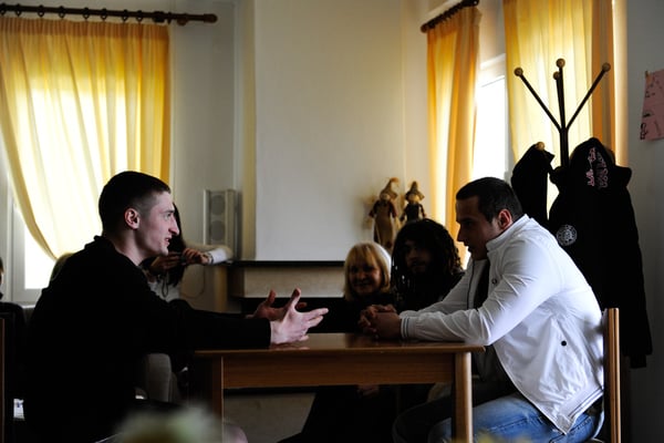 Participants from two different countries trying to communicate in their mother tongue