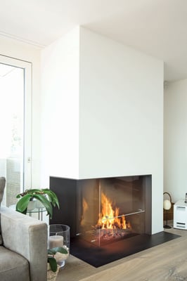 Monoblocco per camino STAFFIERI: Caminetto su misura a due lati senza telaio.